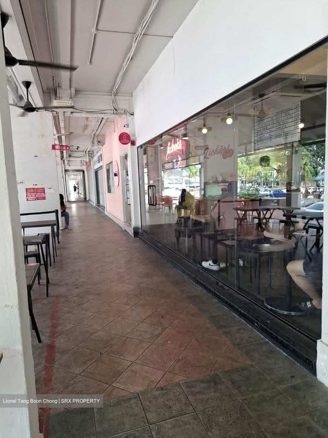 Hougang Avenue 1 (D19), Shop House #628728381